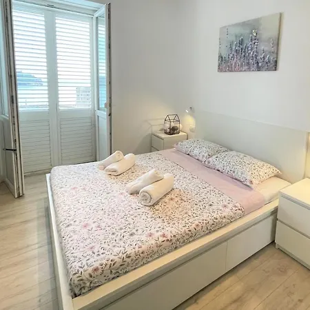 Perfect Balcony - Brizo Apartment *
